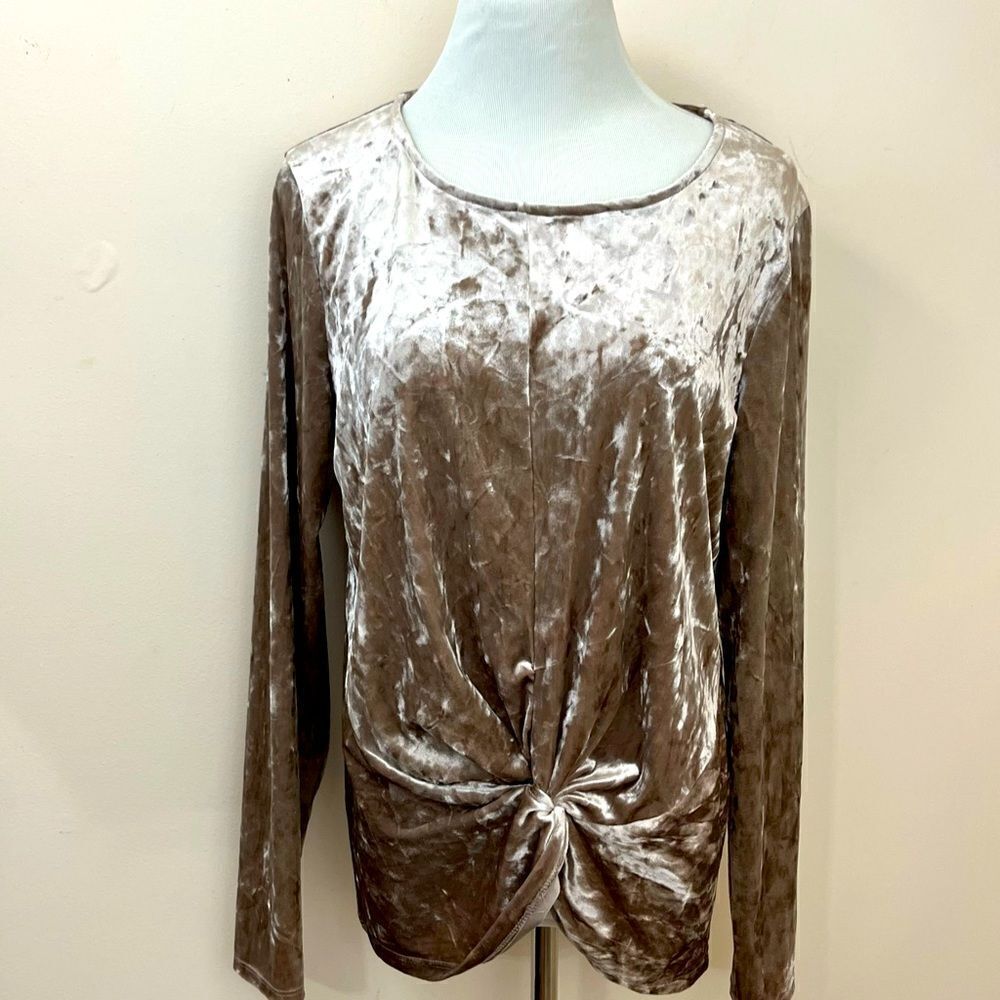 Pleione Champagne Velvet Knot Front Top Long Sleeve M
